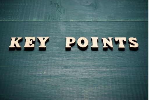 緑の木の上にKEY POINTの文字