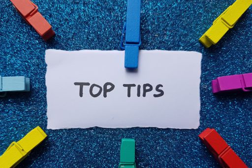 TOP TIPSと書かれた紙がクリップで止められている