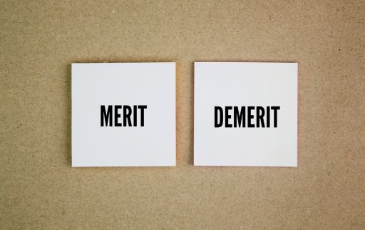 MERITとDEMERITとかかれた紙