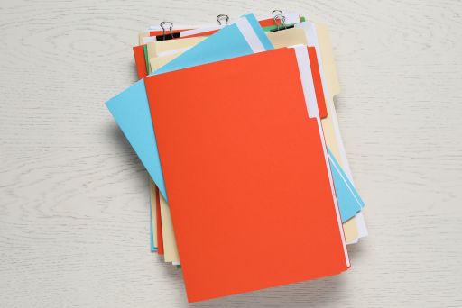 積み重なる書類