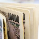 大量の一万円札