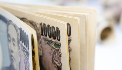大量の一万円札